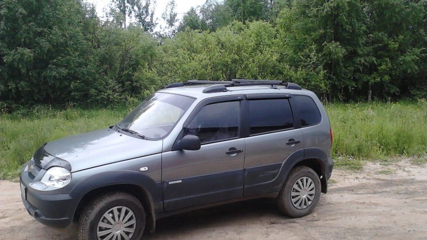 Chevrolet Niva серая