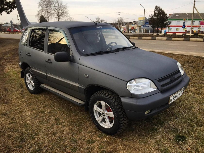 Нива Шевроле серый Раптор