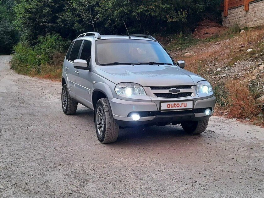 Шевроле Нива 2008 серебристый