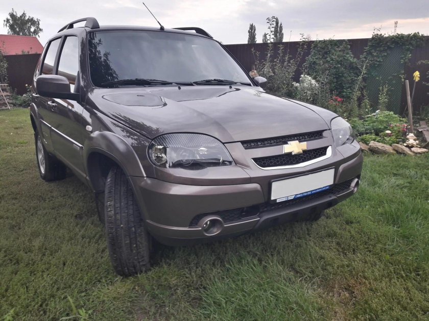 Chevrolet Niva 2012 серый