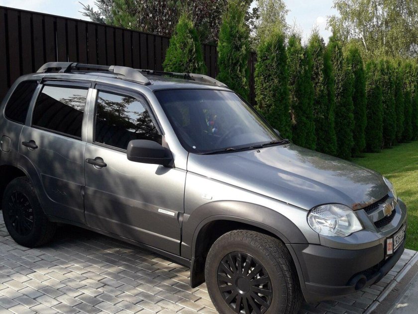 Chevrolet Niva 2012 серый