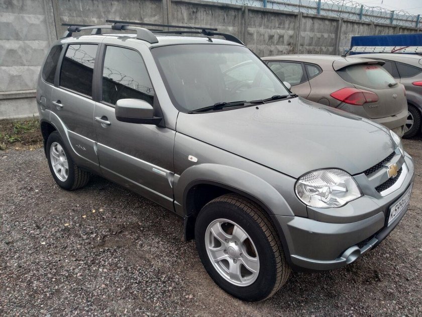 Chevrolet Niva 2012 серый
