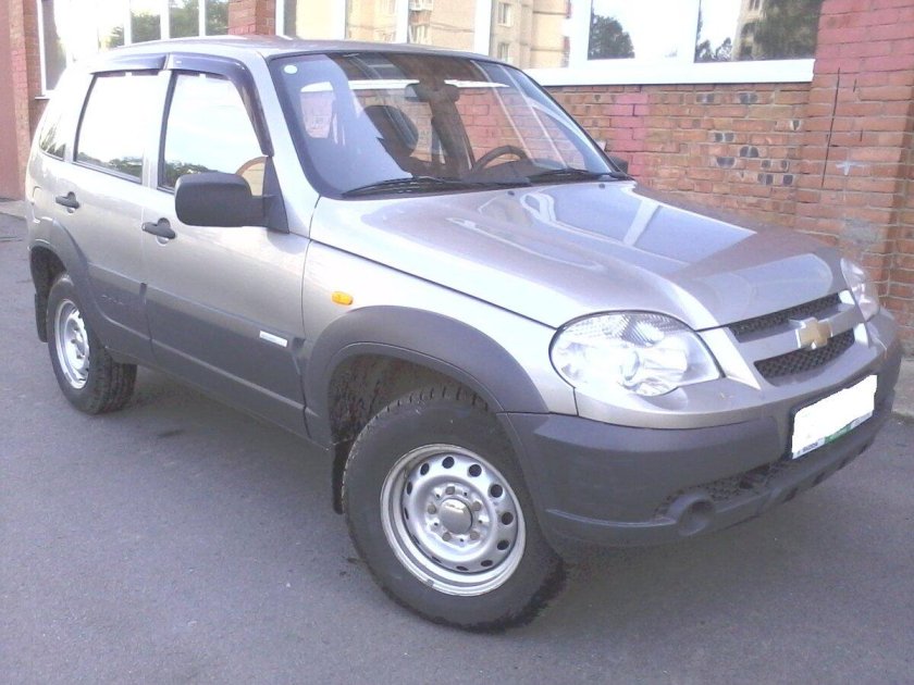 Нива Шевроле серая