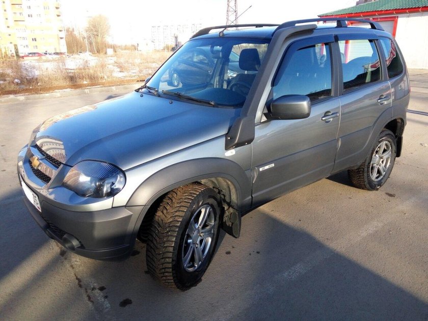 Шевроле Нива серо-голубой