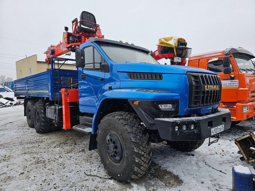Урал некст 6х6 бортовой с кму