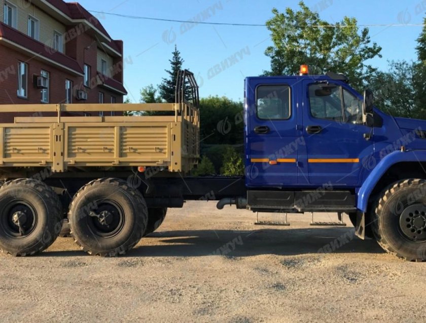 Урал Некст бортовой с двухрядной кабиной