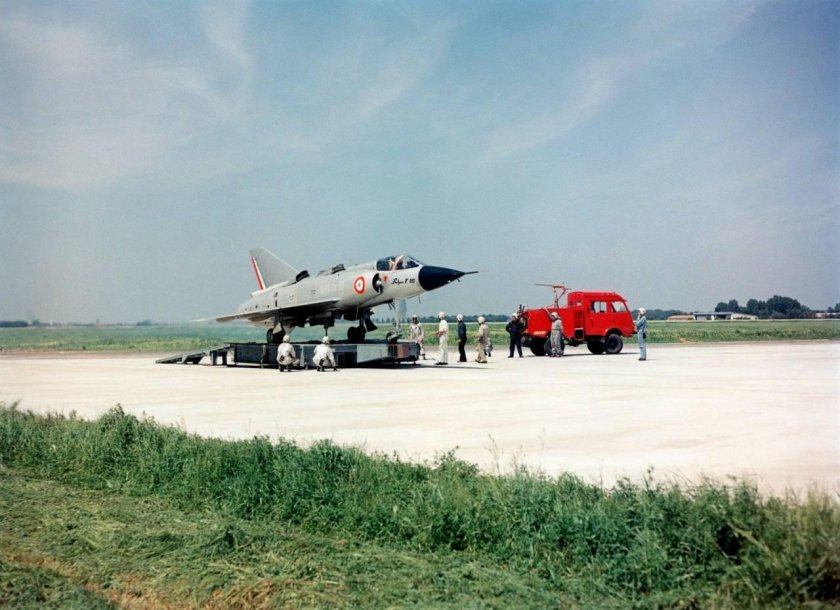 Сверхзвуковой самолёт