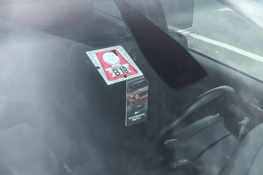 В машине виньетки в Швейцарии