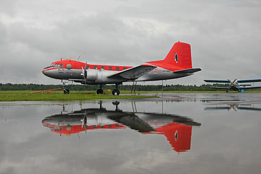 Самолёт ил-14 полярной авиации