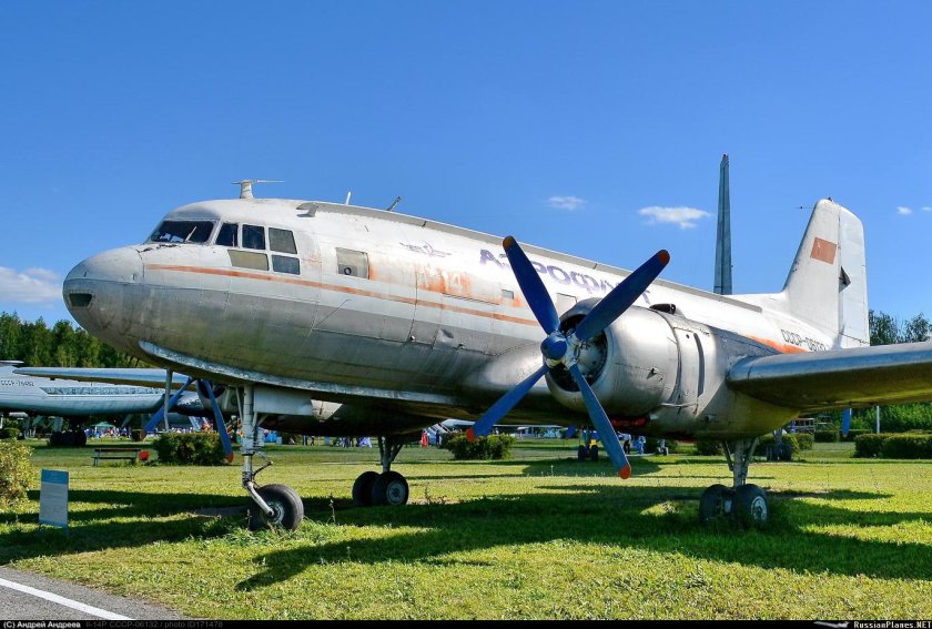 Ил-14 в Остафьево