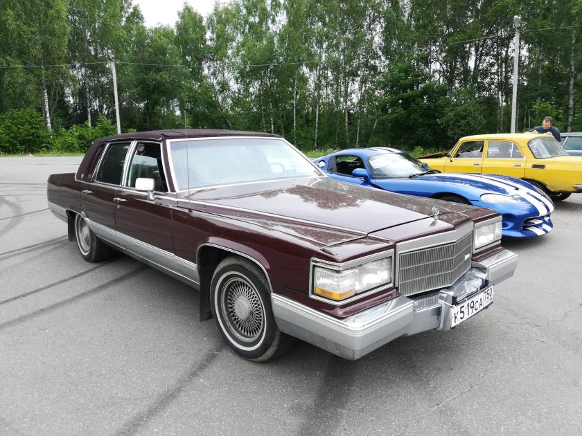 Cadillac Fleetwood Brougham 1977