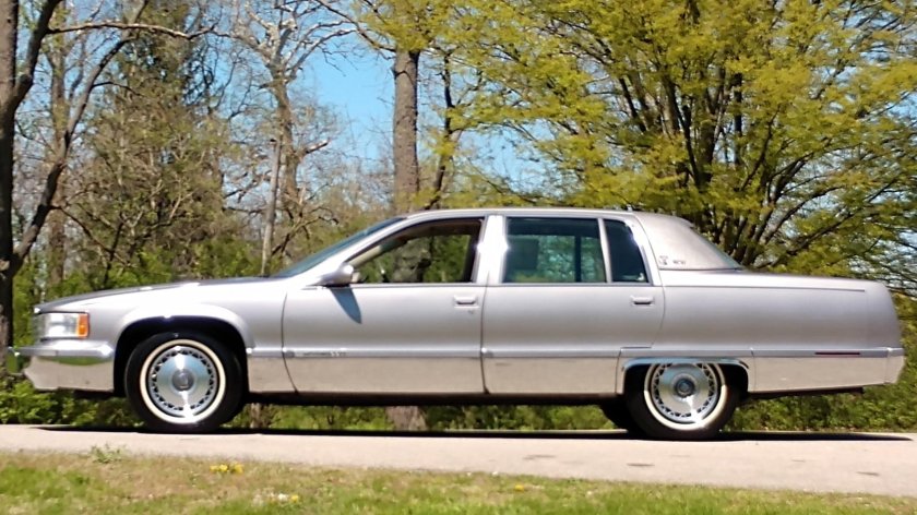 Cadillac fleetwood brougham