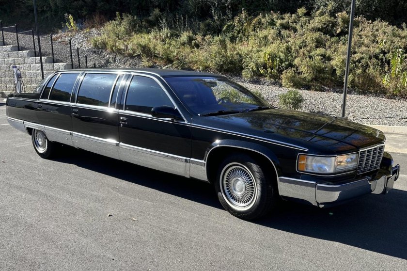 Cadillac fleetwood limousine 1994