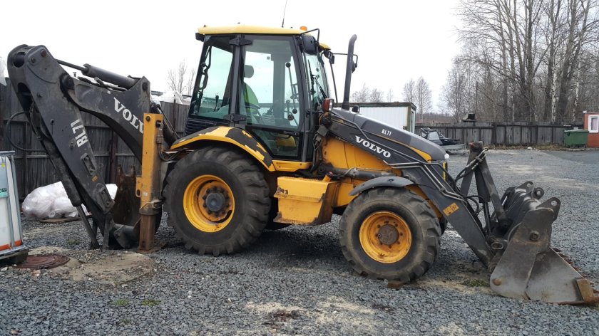 Экскаватор-погрузчик Volvo bl71