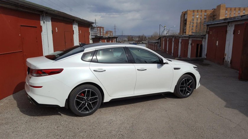 Kia Optima gt line белая