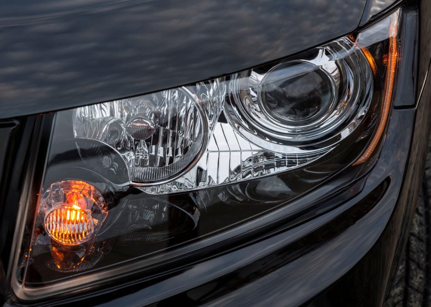 Фара Jeep Compass
