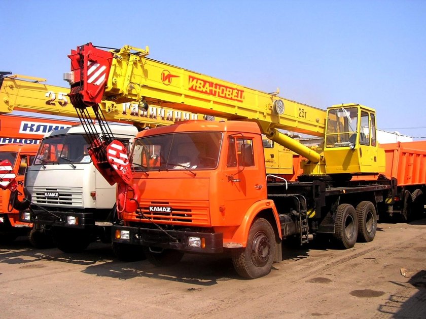 Автокран Ивановец 25