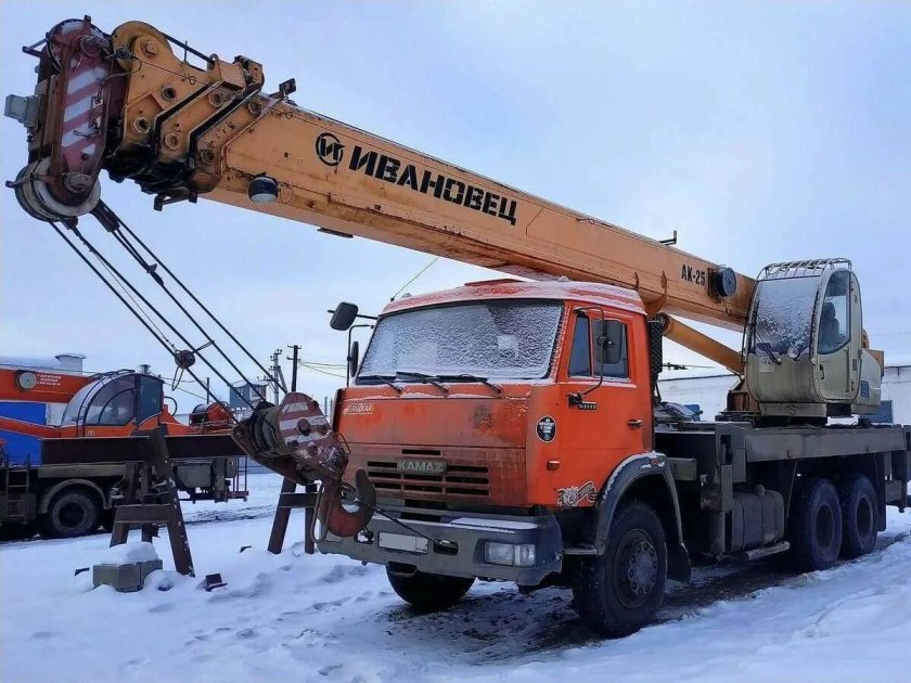 Автокран Ивановец 25