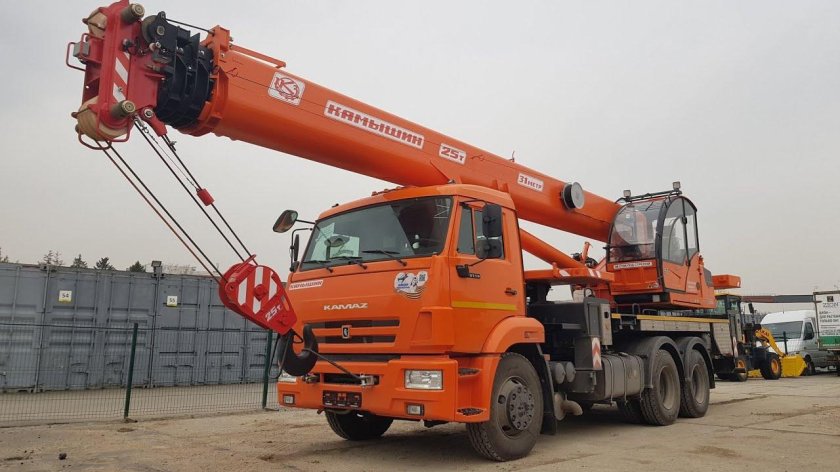 КАМАЗ кран 32 тонны военный