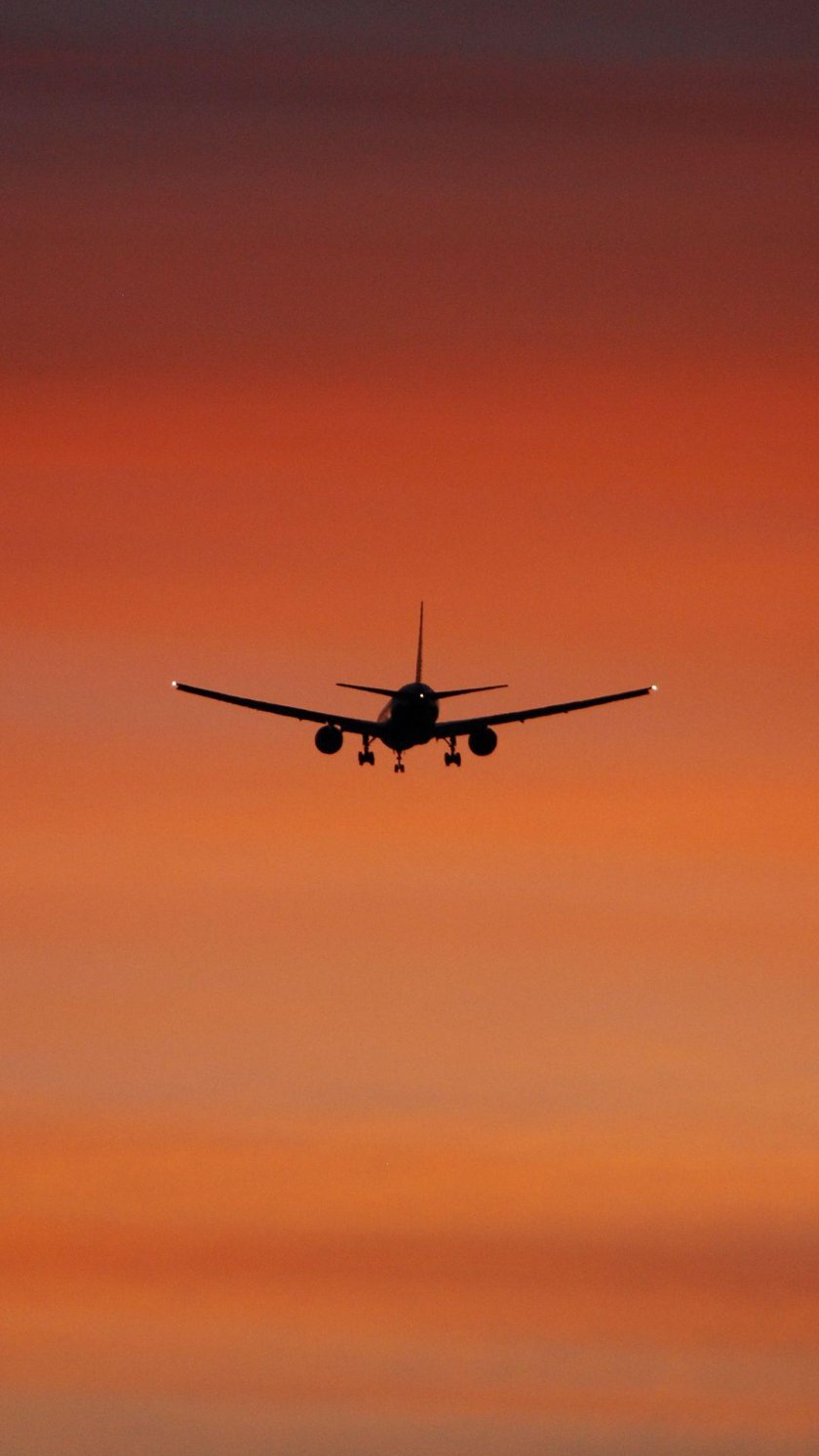 Самолет в небе