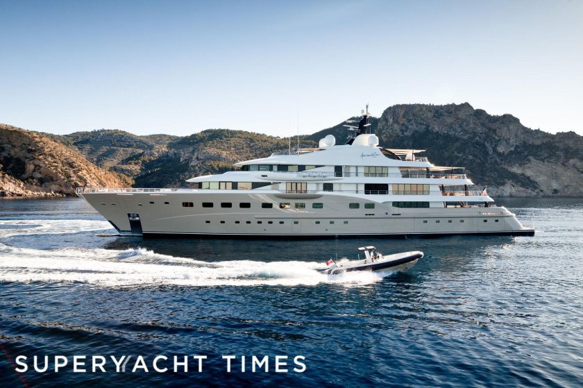 Яхта here comes the Sun шесть палуб