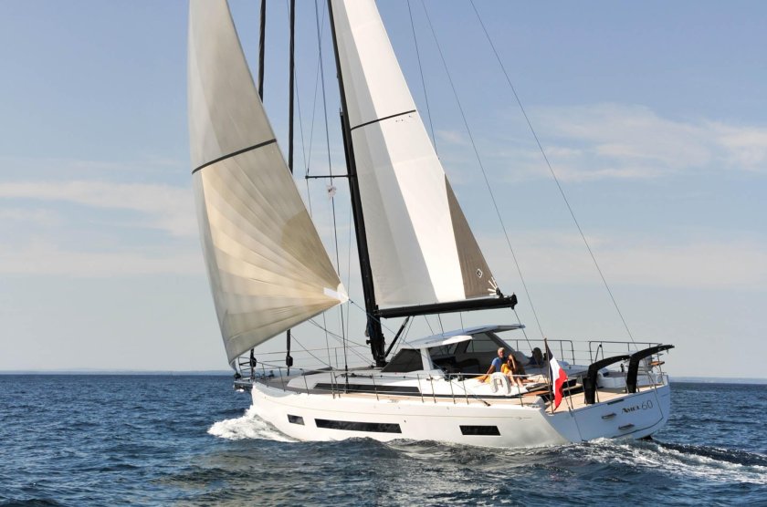 Яхта Амель 60