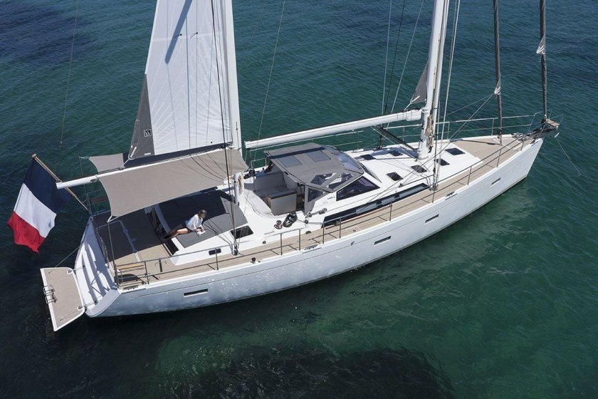 Яхта Амель 55