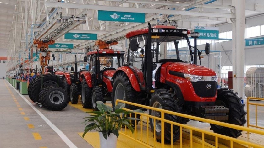 Китайский трактор YTO 2204