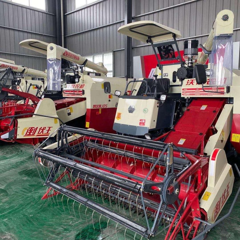 Маленький мини-комбайн для сбора риса