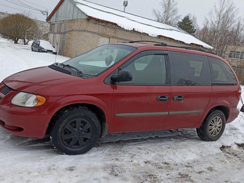 Dodge Caravan 2.4 at, 2002