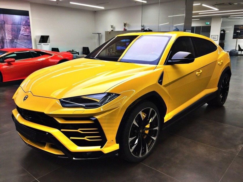 Lamborghini Urus 2020 желтый