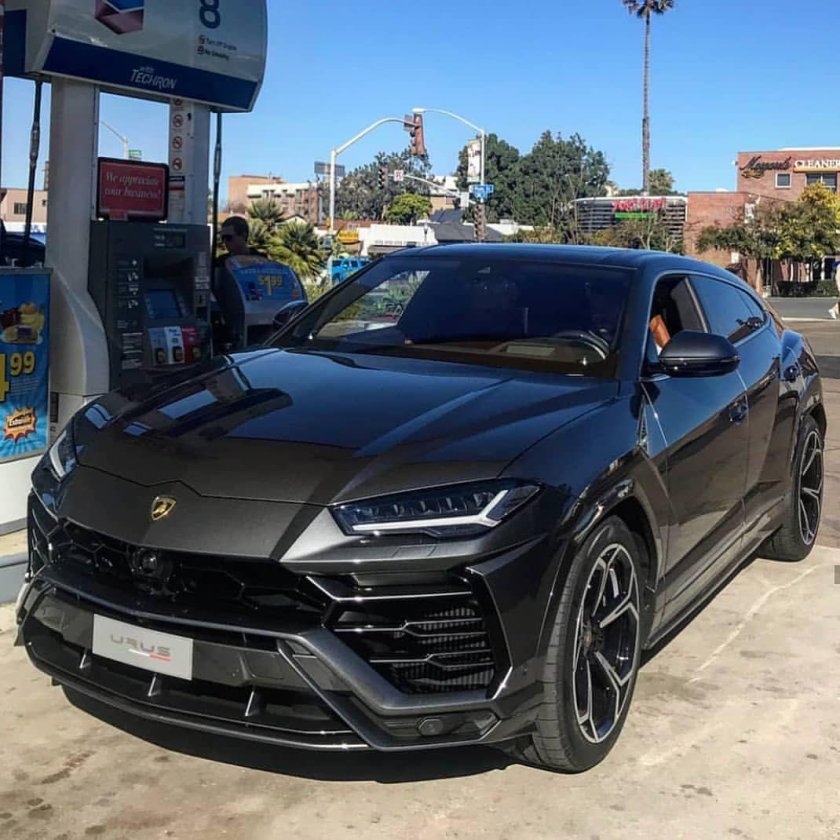 Lamborghini Urus Black