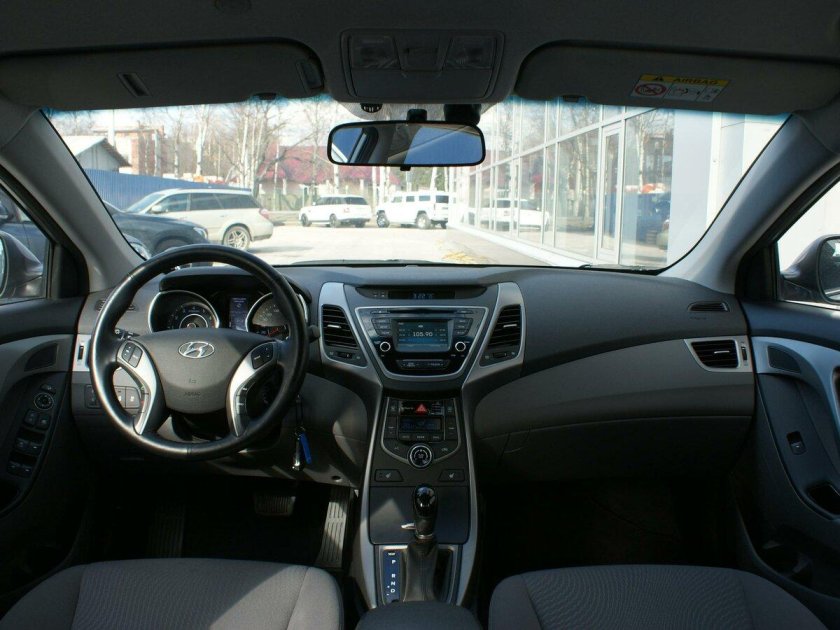 Hyundai Elantra 5 салон