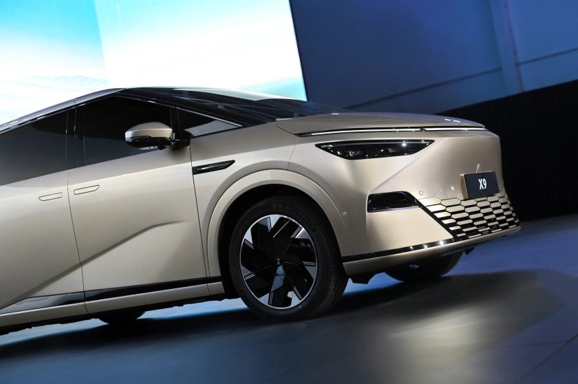 Китайский электро минивэн