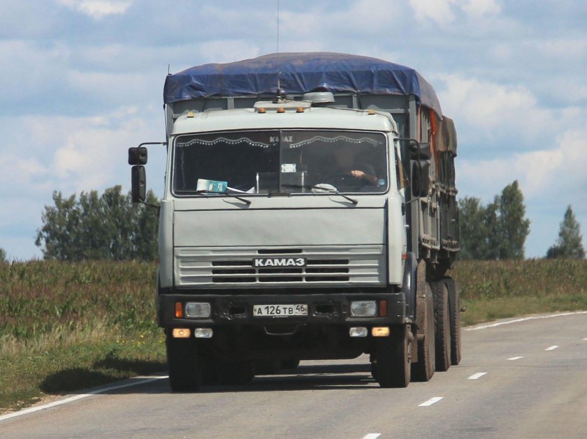 КАМАЗ 5320 перед