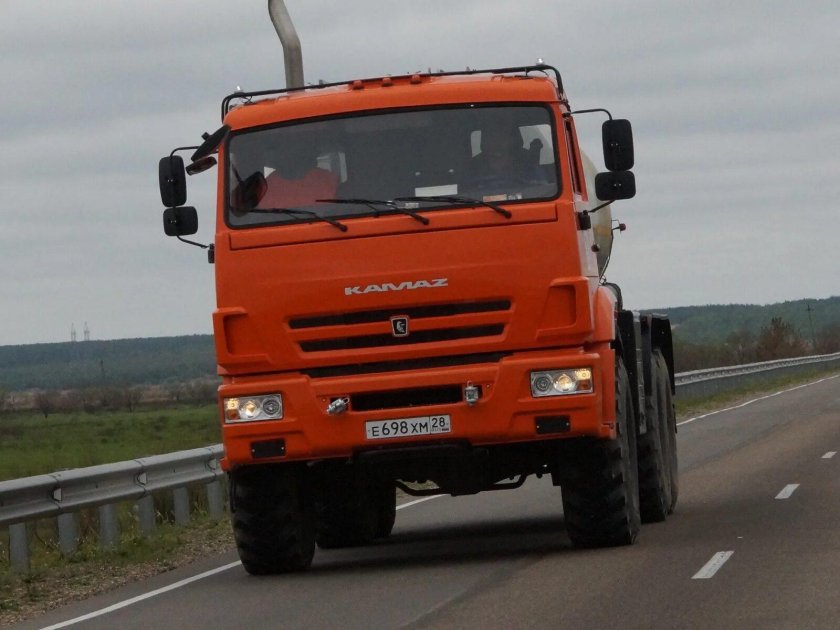 КАМАЗ 43118 спереди