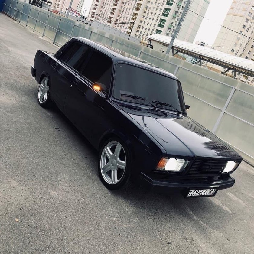 ВАЗ 2107 черный р17