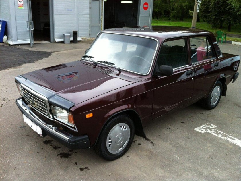 ВАЗ 2107 темно-коричневый