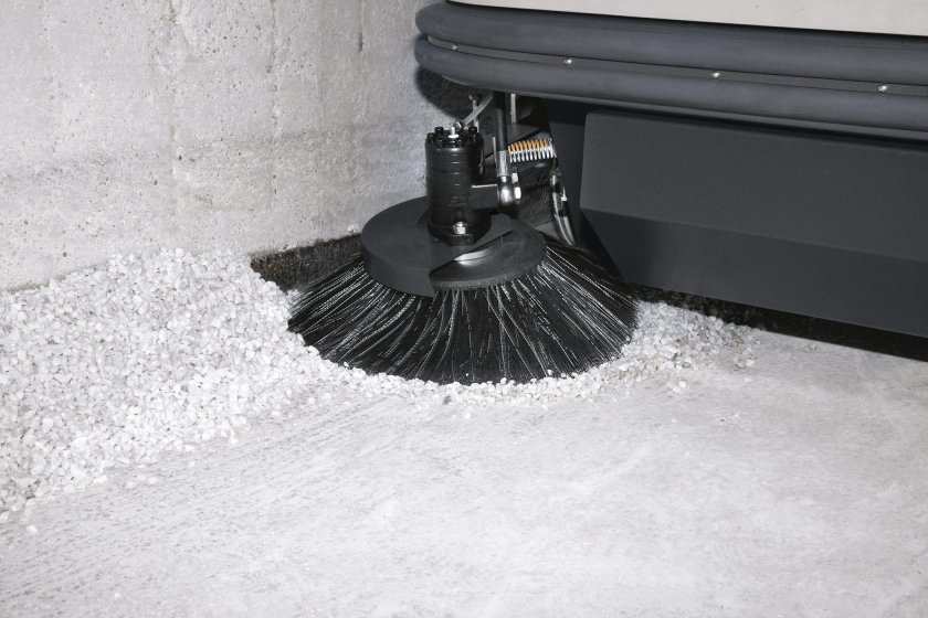 Подметалка Комак