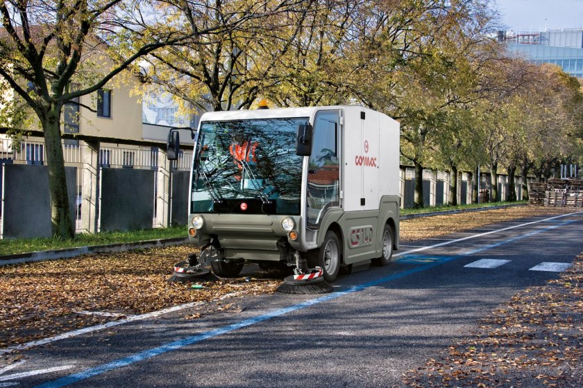 Коммунальная уборочная машина