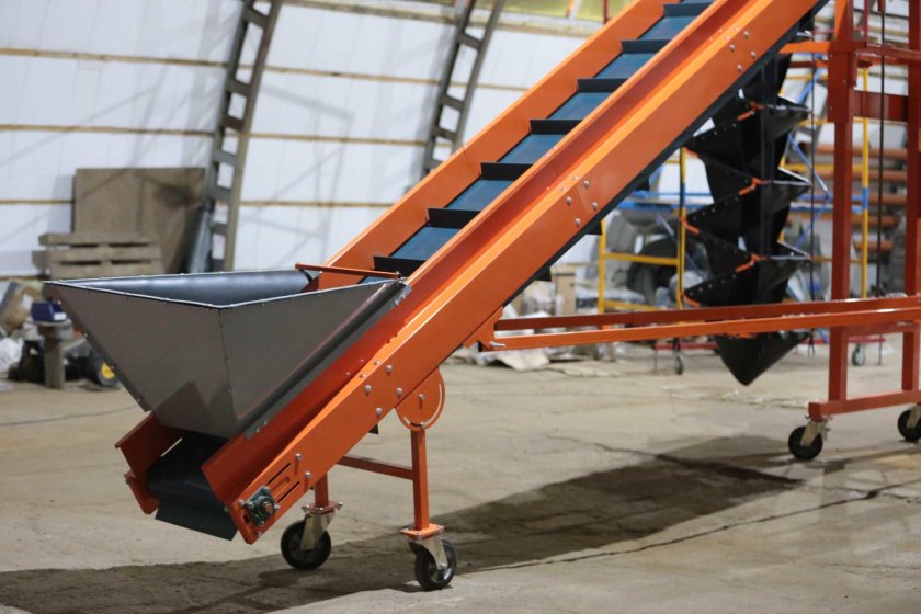 Наклонный транспортер