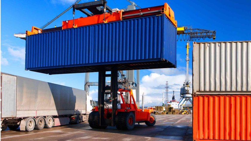 Техника для погрузки 40 футовых контейнеров