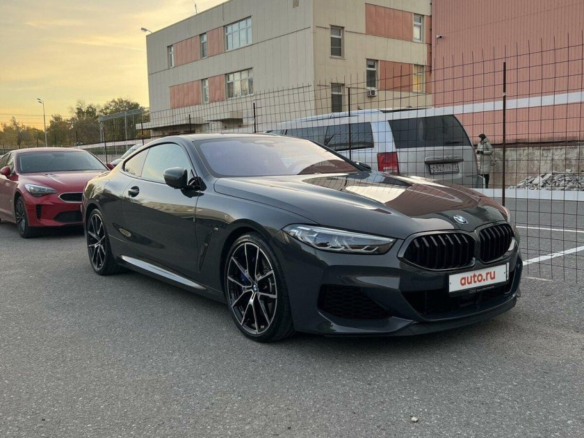 Серая бмв