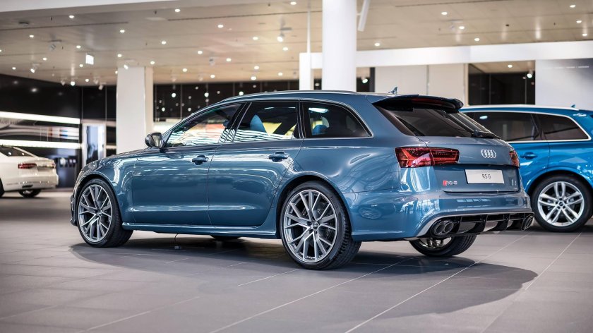 Audi rs6 avant Blue