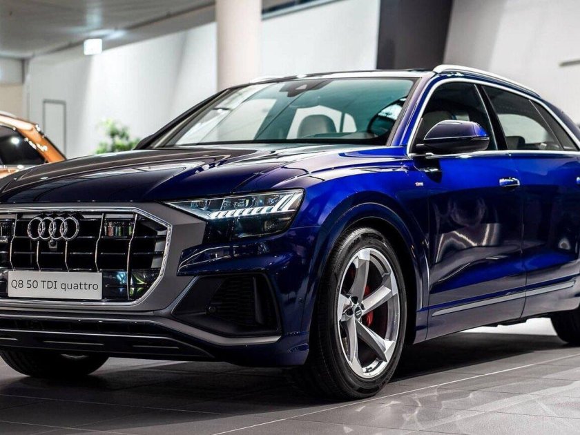 Audi q8 синяя