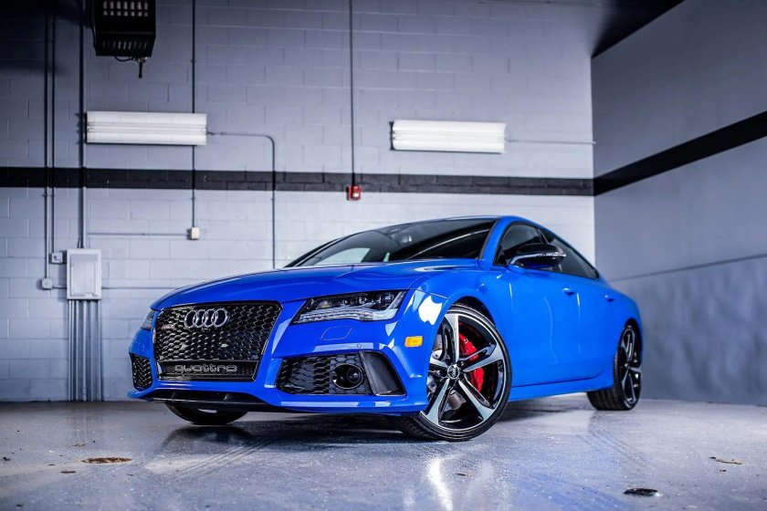 Машина Ауди rs7