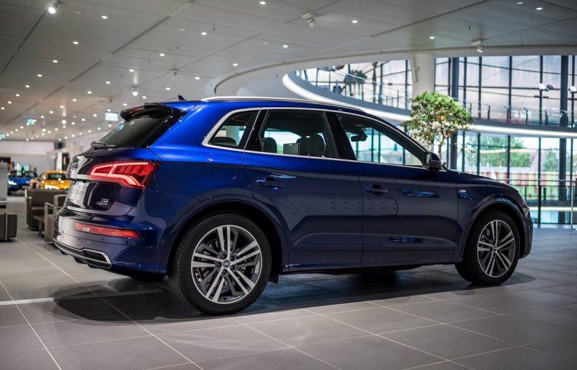 Audi q7 Navarra Blue