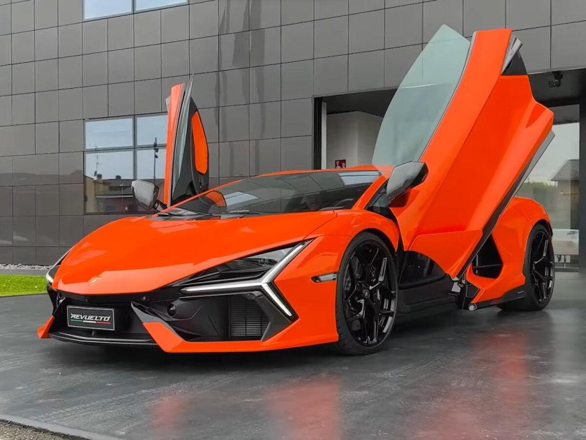 Ламборгини revuelto