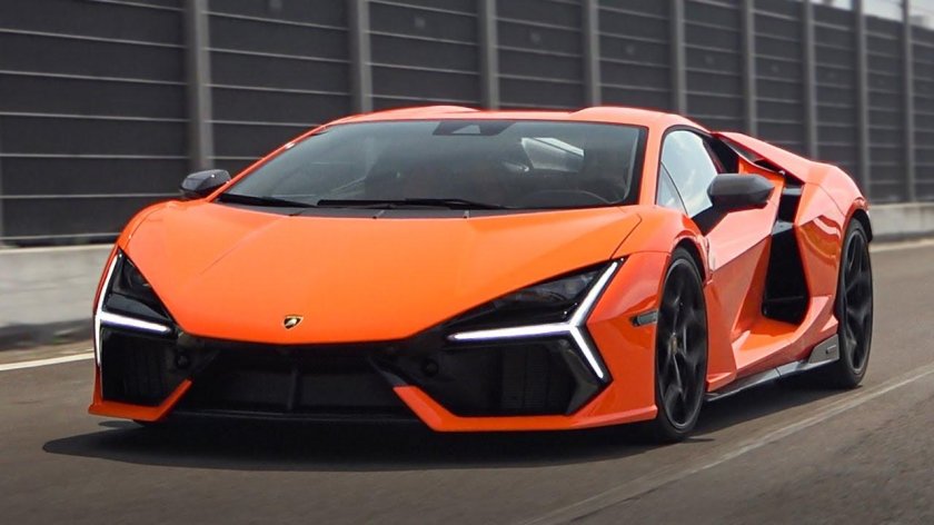 Lamborghini Ревуэлто