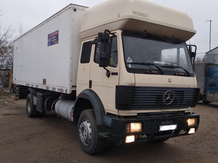 Mercedes-benz 1422